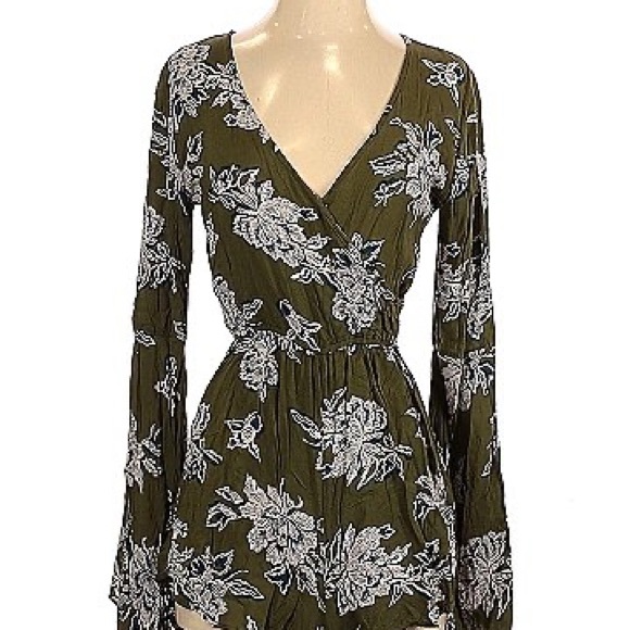 Abercrombie and Fitch green print romper size M - Picture 1 of 6